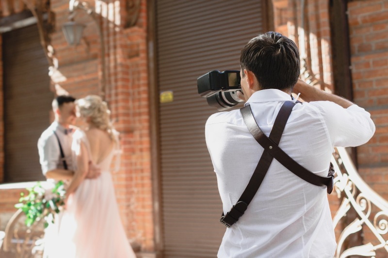 Fotografia ślubna – jaki aparat fotograficzny wybrać?